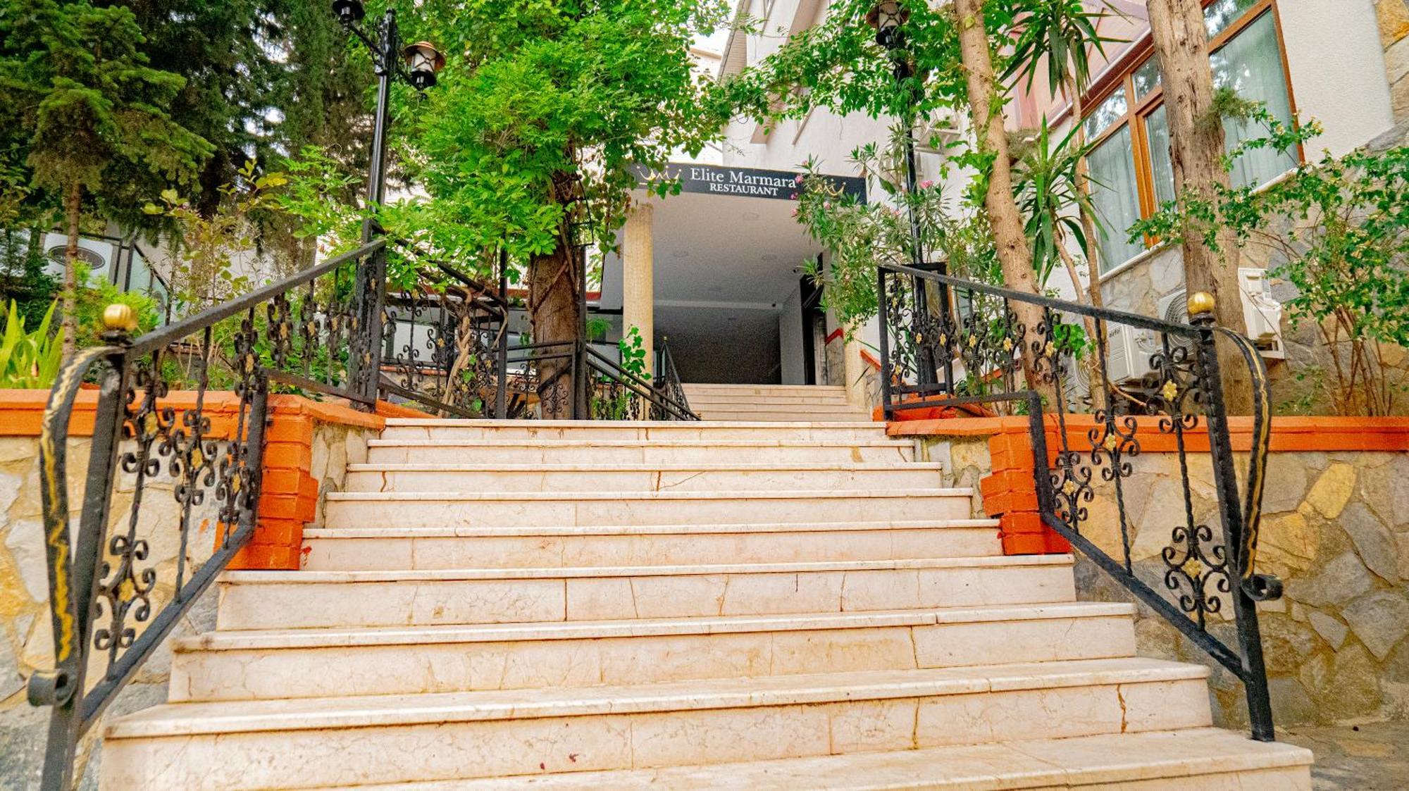 Elite Marmara Pansiyon Camlica Истанбул Екстериор снимка