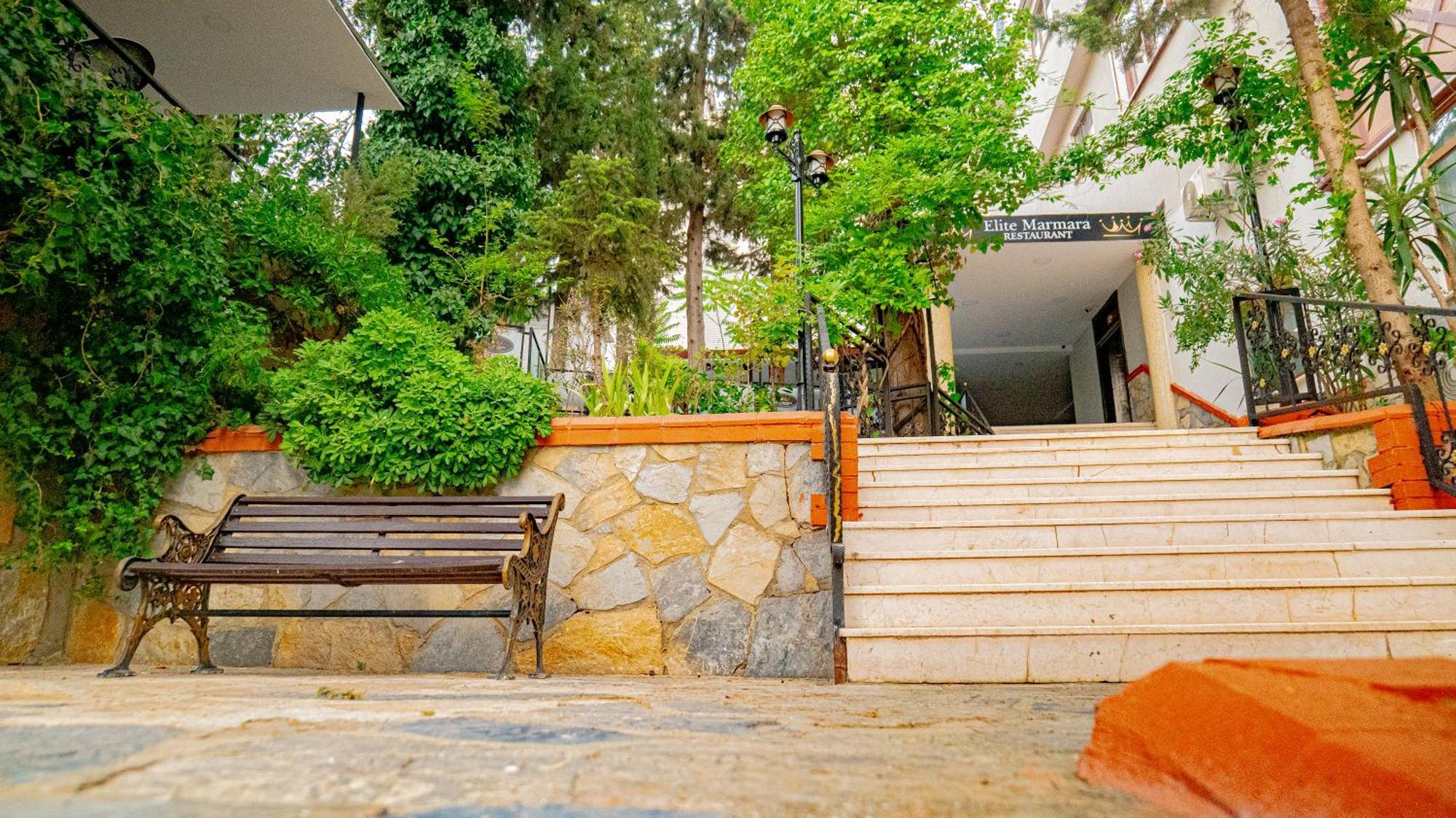 Elite Marmara Pansiyon Camlica Истанбул Екстериор снимка
